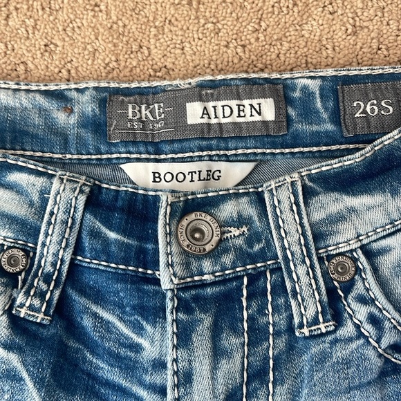 BKE Buckle Aiden Mens Bootleg Medium Wash Blue Jeans Size 26S (26x27) - Picture 3 of 5